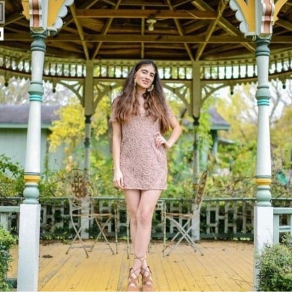 Dress‎ - Picture 4 of 4